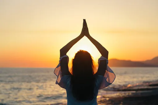 Accompagnement Féminin Holistique à Marseille, libère tes blocages et Réveille ta lumière intérieure